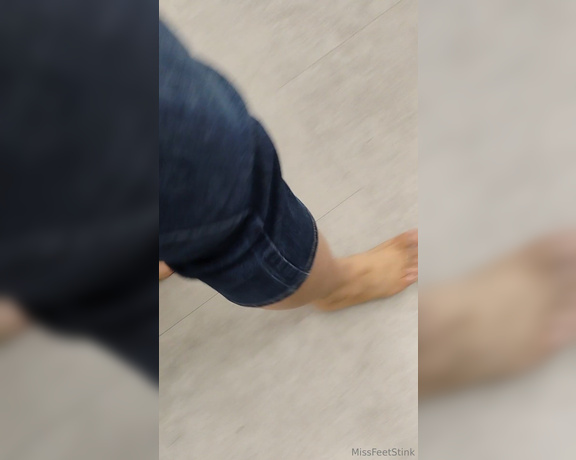 Tori Valentine aka missfeetstinkvip Foot Fetish - 10-10-2024 OnlyFans Video - The gall of some people