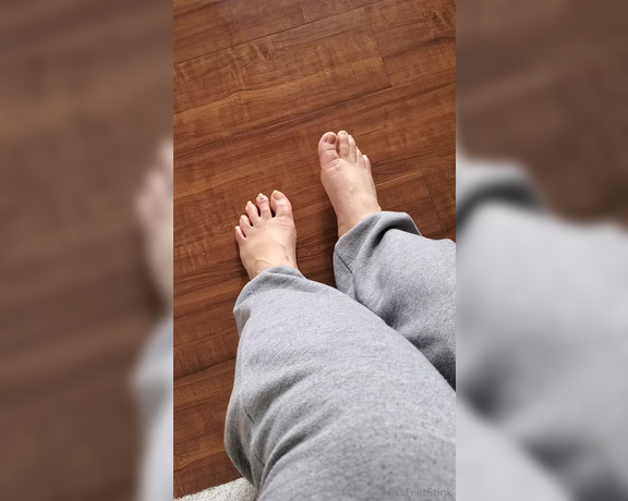 Tori Valentine aka missfeetstinkvip Foot Fetish - 09-24-2024 OnlyFans Video - Barefoot in public or at work Absolutely no problem for me