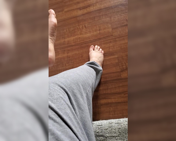 Tori Valentine aka missfeetstinkvip Foot Fetish - 09-24-2024 OnlyFans Video - Barefoot in public or at work Absolutely no problem for me