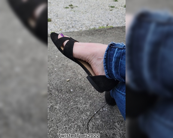 Twisted Toes aka twistedtoes Foot Fetish - 04-12-2022 OnlyFans Video - Just a little dangle action