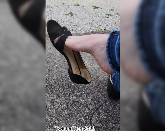 Twisted Toes aka twistedtoes Foot Fetish - 04-12-2022 OnlyFans Video - Just a little dangle action