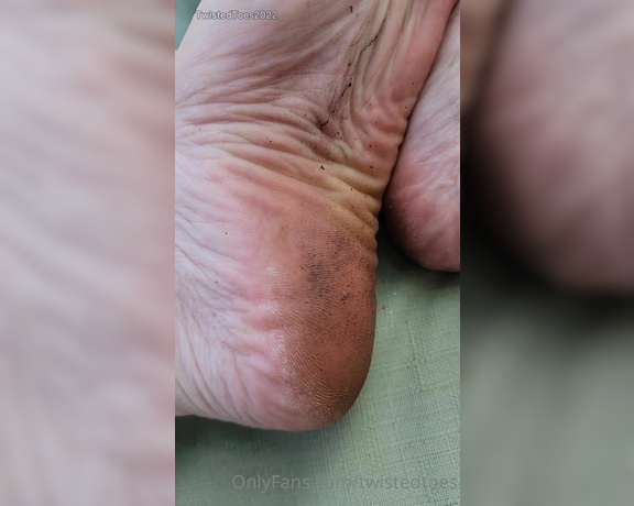 Twisted Toes aka twistedtoes Foot Fetish - 04-19-2022 OnlyFans Video - Enjoy this short clip of me showing you my dirty feet Thats a wrap on my