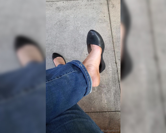 Tori Valentine aka missfeetstinkvip Foot Fetish - 10-08-2024 OnlyFans Video - Even outside, with a crisp breeze blowing, I can still smell my feet out here on