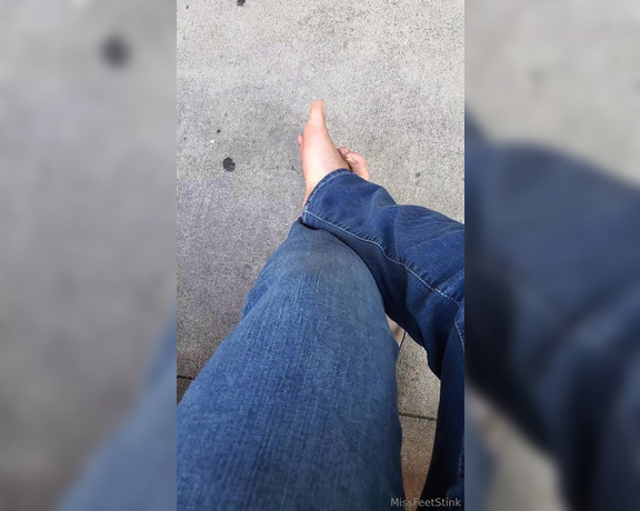 Tori Valentine aka missfeetstinkvip Foot Fetish - 10-08-2024 OnlyFans Video - Even outside, with a crisp breeze blowing, I can still smell my feet out here on