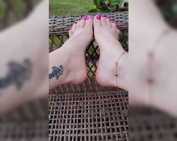 Twisted Toes aka twistedtoes Foot Fetish - 07-16-2022 OnlyFans Video - Up close with my dirty soles