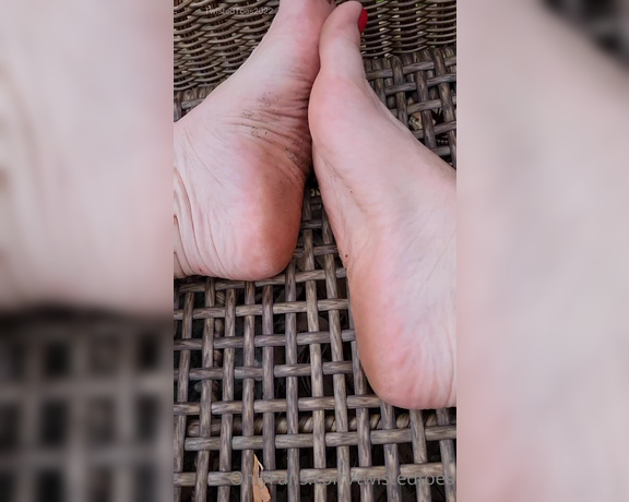 Twisted Toes aka twistedtoes Foot Fetish - 07-16-2022 OnlyFans Video - Up close with my dirty soles