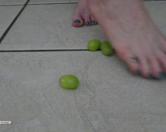 Twisted Toes aka twistedtoes Foot Fetish - 03-24-2019 OnlyFans Video - Grapes under my powerful feet dont stand a chance, just like you dont HAHA As you