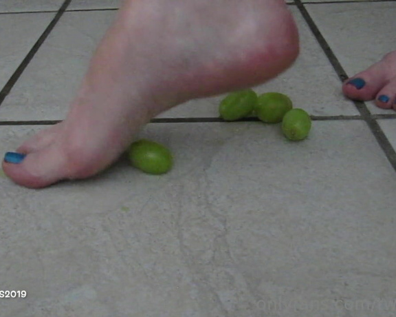 Twisted Toes aka twistedtoes Foot Fetish - 03-24-2019 OnlyFans Video - Grapes under my powerful feet dont stand a chance, just like you dont HAHA As you