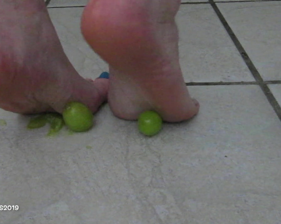 Twisted Toes aka twistedtoes Foot Fetish - 03-24-2019 OnlyFans Video - Grapes under my powerful feet dont stand a chance, just like you dont HAHA As you