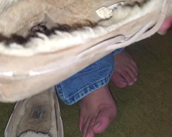 Tori Valentine aka missfeetstinkvip Foot Fetish - 10-13-2024 OnlyFans Video - I whipped my moccasins out for today amp my God can you tell it My feet