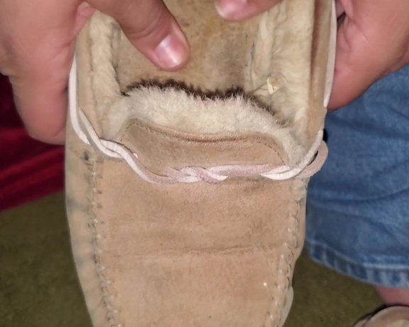 Tori Valentine aka missfeetstinkvip Foot Fetish - 10-13-2024 OnlyFans Video - I whipped my moccasins out for today amp my God can you tell it My feet