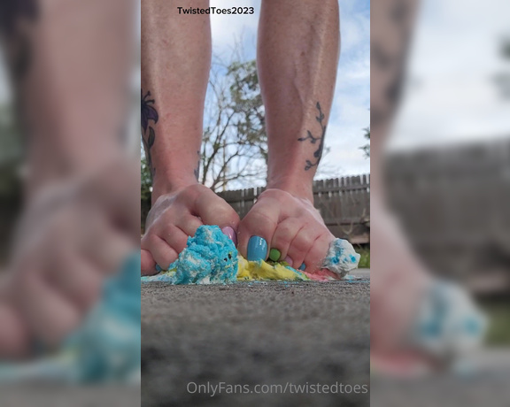 Twisted Toes aka twistedtoes Foot Fetish - 04-11-2023 OnlyFans Video - You didnt think Id pass up smashing some gooey, sticky peeps _ did you You should