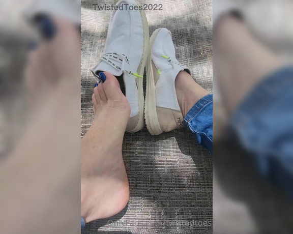 Twisted Toes aka twistedtoes Foot Fetish - 08-05-2022 OnlyFans Video - The best part about Hey Dude shoes is I wear them with no socks