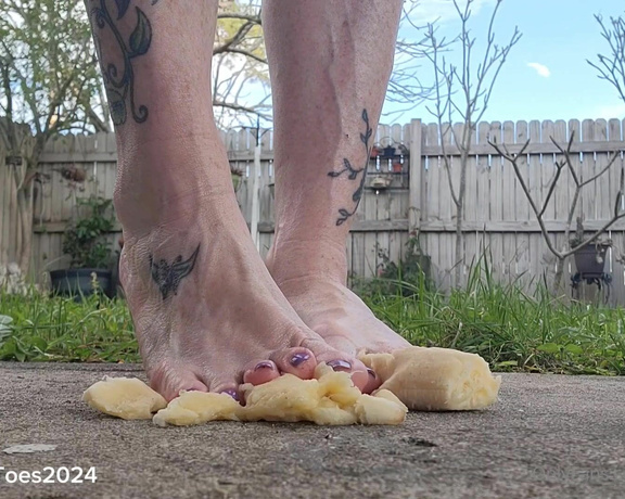 Twisted Toes aka twistedtoes Foot Fetish - 04-08-2024 OnlyFans Video - You REALLY didnt think that banana stood a chance, did you Because it absolutely did not