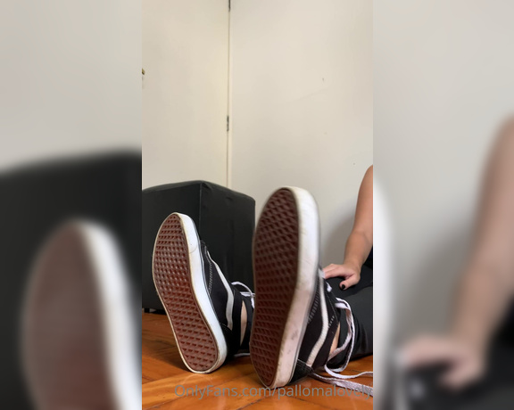 Palloma Lovely aka pallomalovely - 06-05-2022 OnlyFans Video - Já que vocês ficaram obcecados pelo meu chulézinho de Vans resolvi deixar vocês cheirarem um pouco