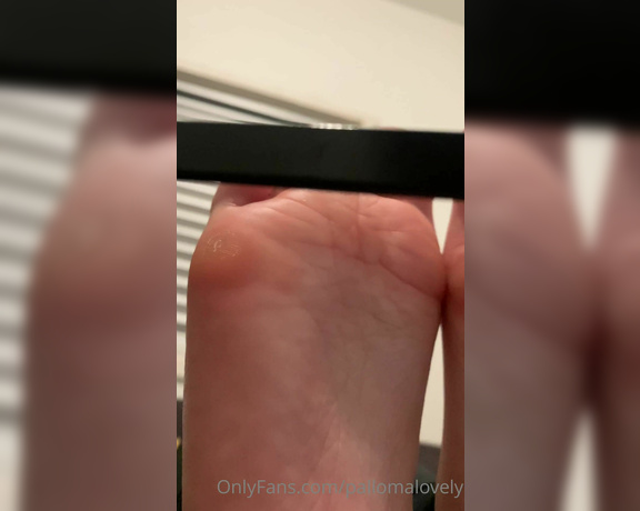 Palloma Lovely aka pallomalovely - 09-16-2022 OnlyFans Video - vem me espiar durante minha leitura, eu permito aproveita que tem chulézinho de meia com sujeirinha,