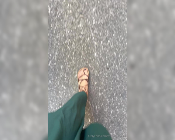 GingerAlesFeet aka misstressroux Foot Fetish - 04-15-2024 OnlyFans Video - Its officially summer in Andalucia