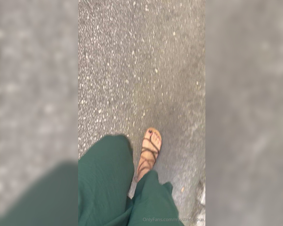 GingerAlesFeet aka misstressroux Foot Fetish - 04-15-2024 OnlyFans Video - Its officially summer in Andalucia