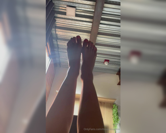 GingerAlesFeet aka misstressroux Foot Fetish - 03-28-2024 OnlyFans Video - Happy feet dropping loads of content today cause I didnt have connection for the past few