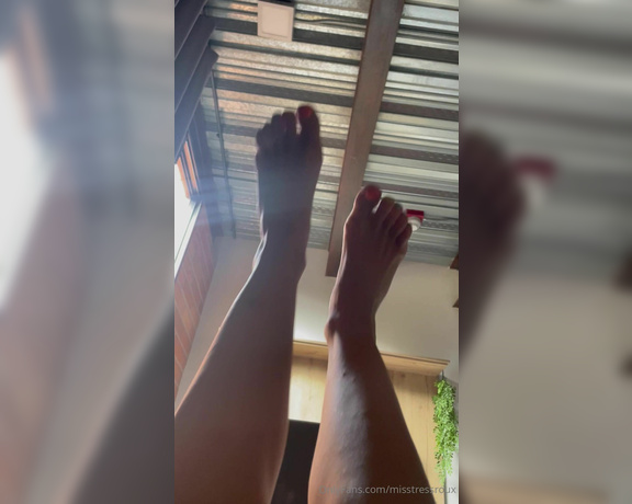 GingerAlesFeet aka misstressroux Foot Fetish - 03-28-2024 OnlyFans Video - Happy feet dropping loads of content today cause I didnt have connection for the past few