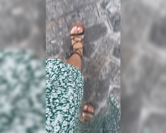 GingerAlesFeet aka misstressroux Foot Fetish - 09-04-2024 OnlyFans Video - Catch my new pedi in the street