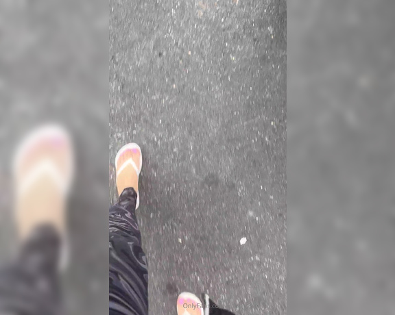 Goddess monica aka goddessmonica00w Foot Fetish - 02-23-2024 OnlyFans Video - white old navies walk around