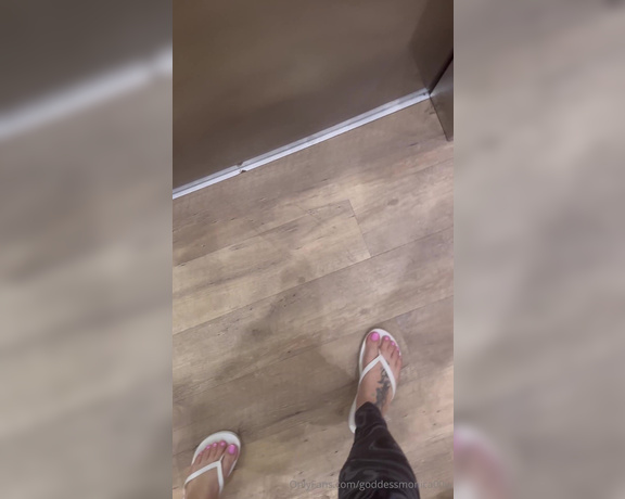 Goddess monica aka goddessmonica00w Foot Fetish - 02-23-2024 OnlyFans Video - white old navies walk around