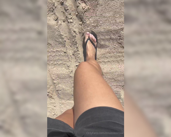 GingerAlesFeet aka misstressroux Foot Fetish - 09-24-2024 OnlyFans Video - Its still summer here