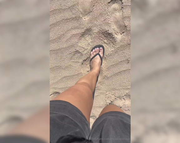 GingerAlesFeet aka misstressroux Foot Fetish - 09-24-2024 OnlyFans Video - Its still summer here