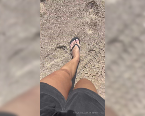 GingerAlesFeet aka misstressroux Foot Fetish - 09-24-2024 OnlyFans Video - Its still summer here