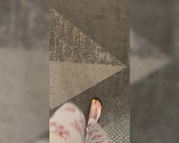 Goddess monica aka goddessmonica00w Foot Fetish - 03-03-2024 OnlyFans Video - started this flip flop walk around then felt stalked