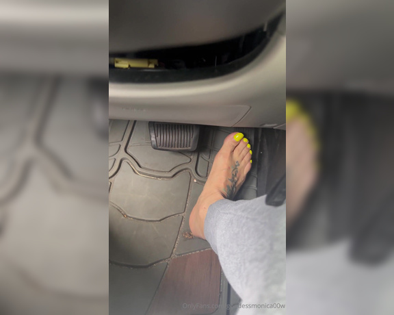 Goddess monica aka goddessmonica00w Foot Fetish - 03-18-2024 OnlyFans Video - barefoot driving