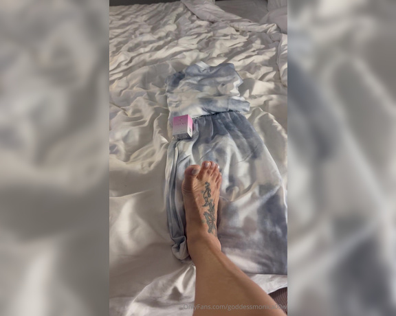 Goddess monica aka goddessmonica00w Foot Fetish - 05-20-2024 OnlyFans Video - love when you bring me gifts