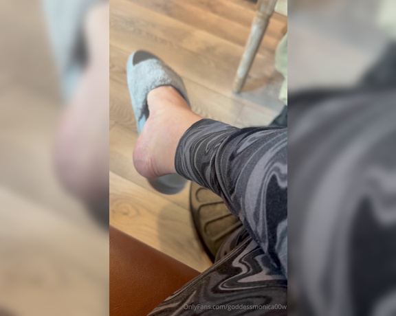 Goddess monica aka goddessmonica00w Foot Fetish - 05-20-2024 OnlyFans Video - come rub my feet