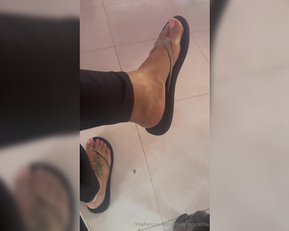 Goddess monica aka goddessmonica00w Foot Fetish - 07-02-2024 OnlyFans Video - flip flop walk around