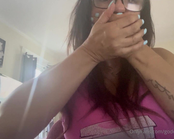 Goddess monica aka goddessmonica00w Foot Fetish - 08-01-2024 OnlyFans Video - hand over mouth