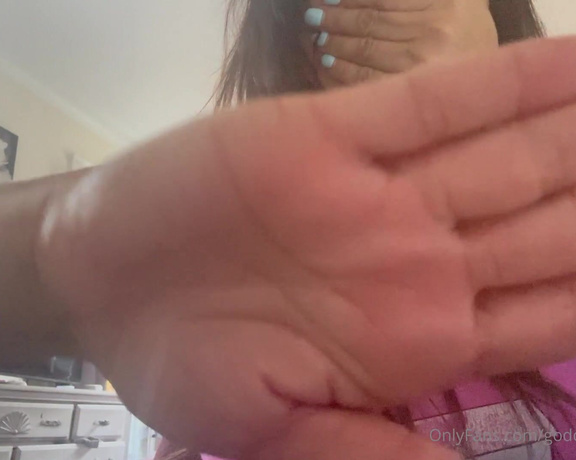 Goddess monica aka goddessmonica00w Foot Fetish - 08-01-2024 OnlyFans Video - hand over mouth