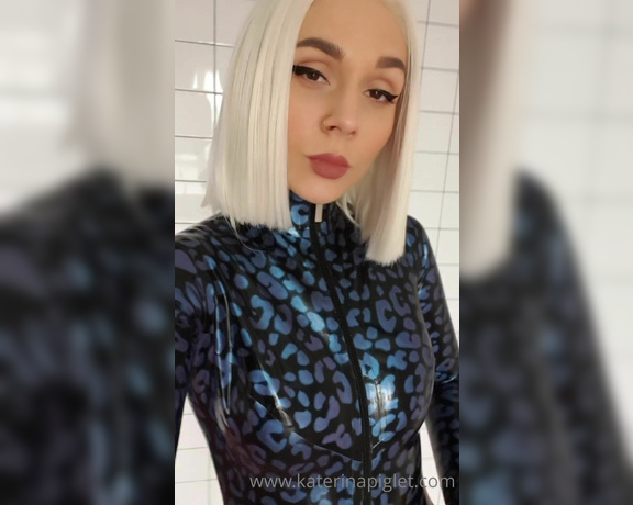 Katerina Piglet aka katerinapiglet Femdom - 11-20-2020 OnlyFans Video - Backstage from photoshoot with blue leopard