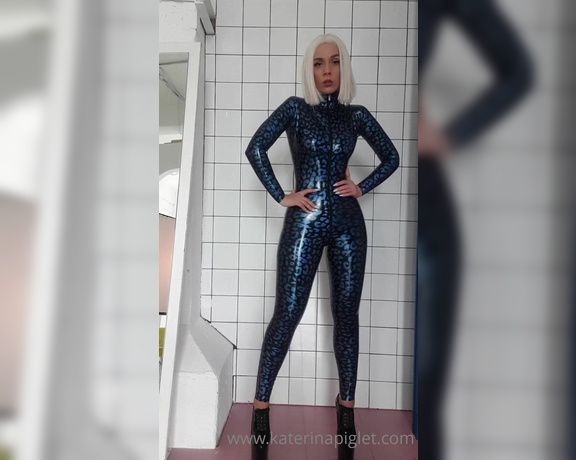 Katerina Piglet aka katerinapiglet Femdom - 11-20-2020 OnlyFans Video - Backstage from photoshoot with blue leopard