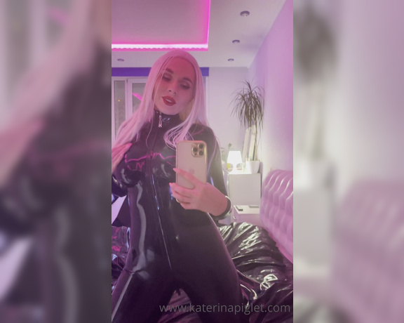 Katerina Piglet aka katerinapiglet Femdom - 01-13-2021 OnlyFans Video - recent video  in black catsuit