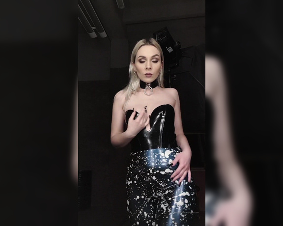 Katerina Piglet aka katerinapiglet Femdom - 02-22-2020 OnlyFans Video - Space leggings