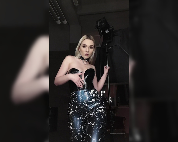 Katerina Piglet aka katerinapiglet Femdom - 02-22-2020 OnlyFans Video - Space leggings