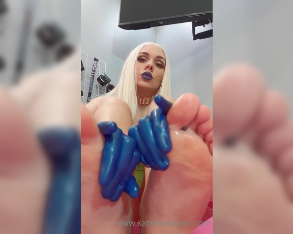 Katerina Piglet aka katerinapiglet Femdom - 03-28-2021 OnlyFans Video - This video is especially for my foot fetishists, enjoy Fantasize about oiling my feet  Worship