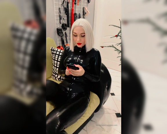 Katerina Piglet aka katerinapiglet Femdom - 12-30-2020 OnlyFans Video - The first part of the stream from Instagram