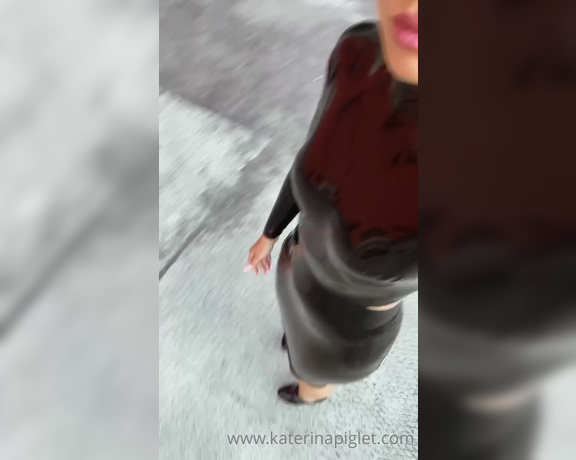 Katerina Piglet aka katerinapiglet Femdom - 06-06-2021 OnlyFans Video - Latex in public  again