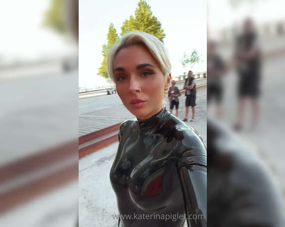 Katerina Piglet aka katerinapiglet Femdom - 06-06-2021 OnlyFans Video - Latex in public  again