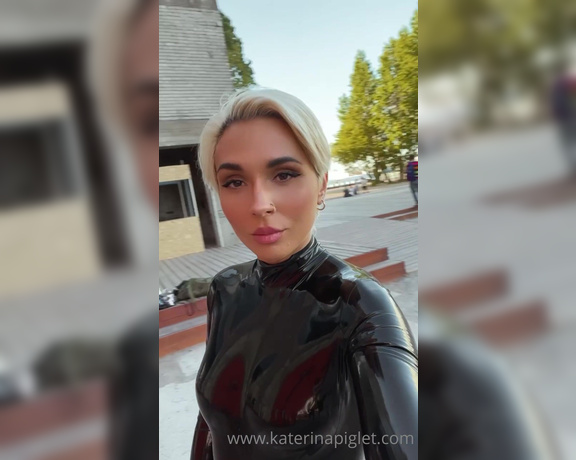 Katerina Piglet aka katerinapiglet Femdom - 06-06-2021 OnlyFans Video - Latex in public  again