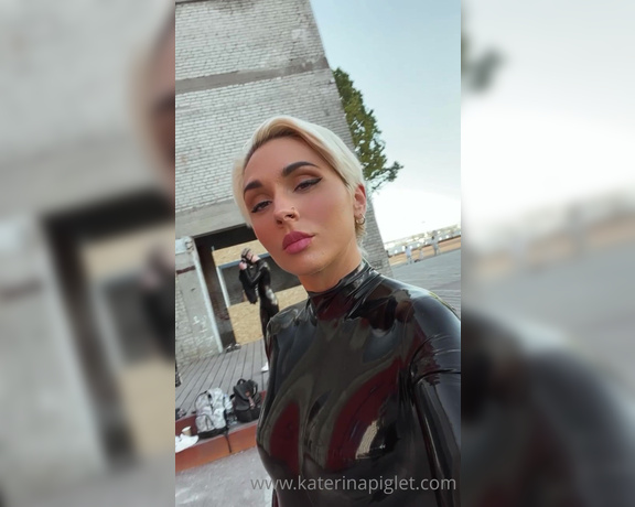 Katerina Piglet aka katerinapiglet Femdom - 06-06-2021 OnlyFans Video - Latex in public  again