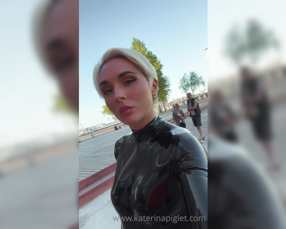 Katerina Piglet aka katerinapiglet Femdom - 06-06-2021 OnlyFans Video - Latex in public  again