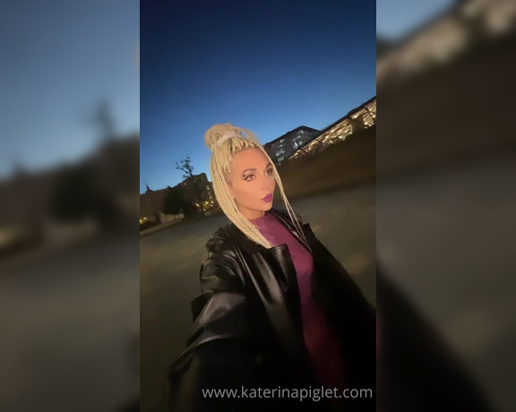 Katerina Piglet aka katerinapiglet Femdom - 07-24-2021 OnlyFans Video - My evening walk in latex